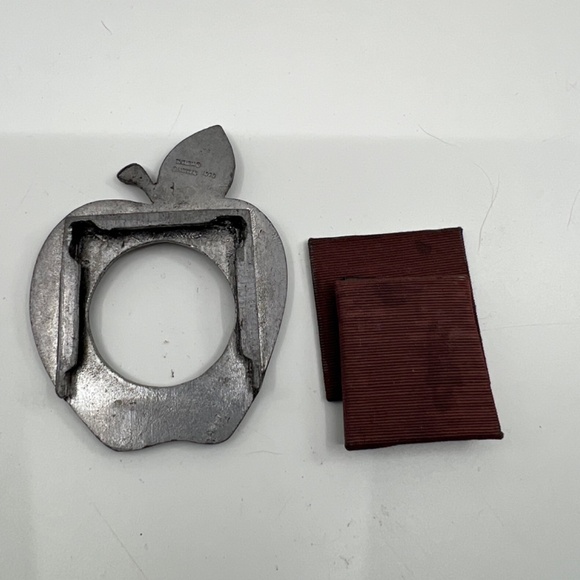 Vintage 'Apple' Design Metzke Pewter Picture Frame - Picture 9 of 11